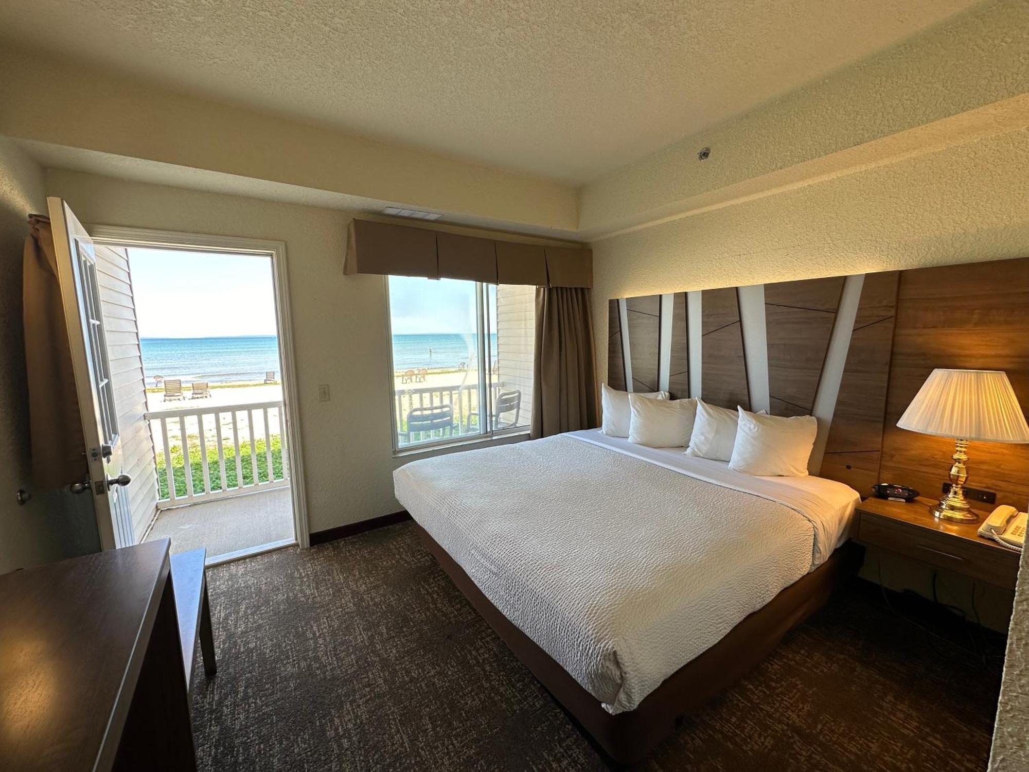 Mackinaw Beach And Bay Inn & Suites Mackinaw City Eksteriør bilde