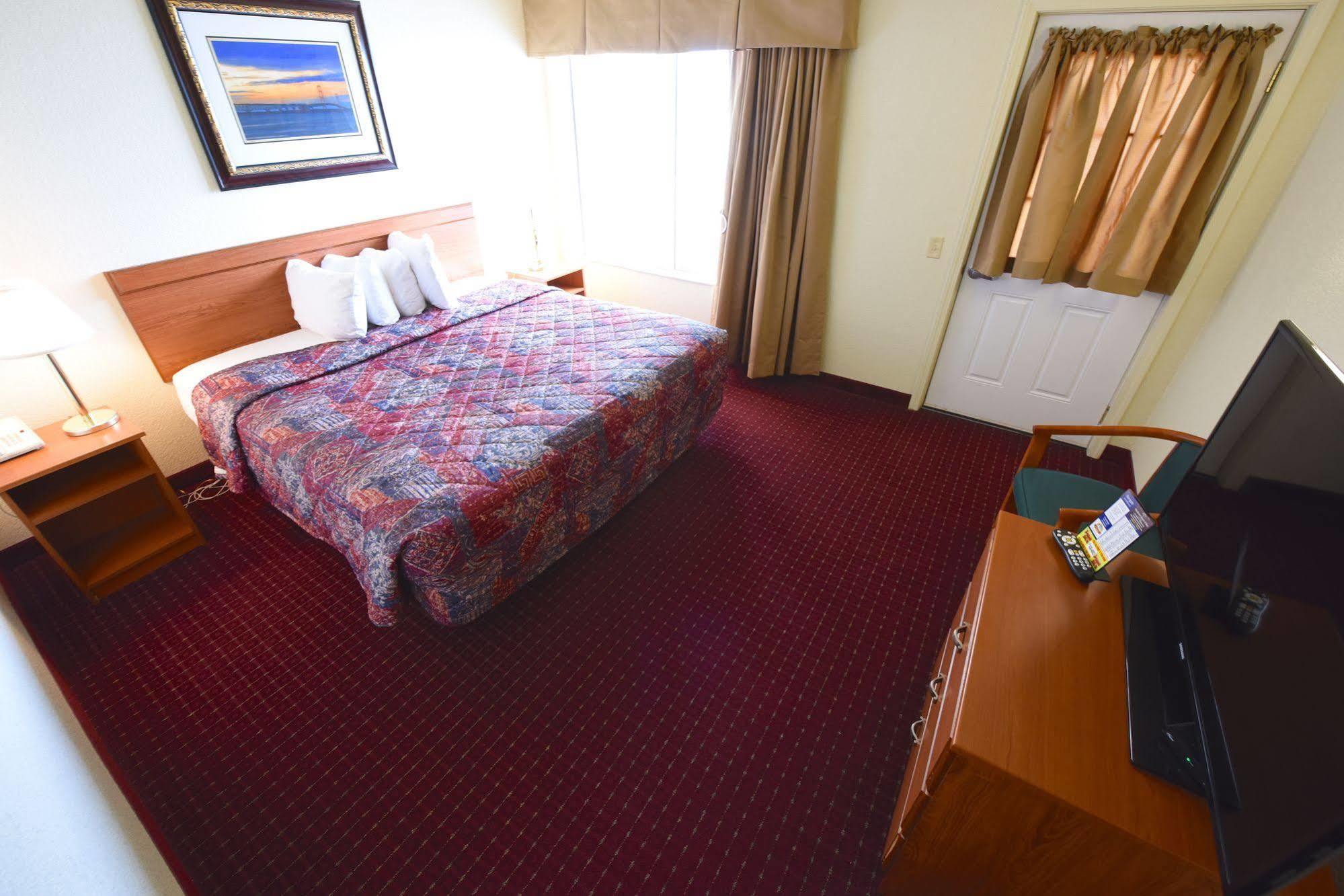 Mackinaw Beach And Bay Inn & Suites Mackinaw City Eksteriør bilde
